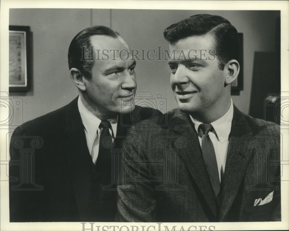 1965 Press Photo actors E.G. Marshall &amp; Robert Reed in TV Show &quot;The Defenders&quot; - Historic Images