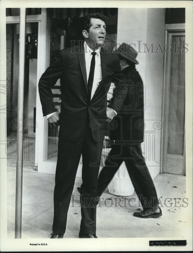 1965 Press Photo Dean Martin in &quot;What A Way To Go&quot; - mjx59178- Historic Images