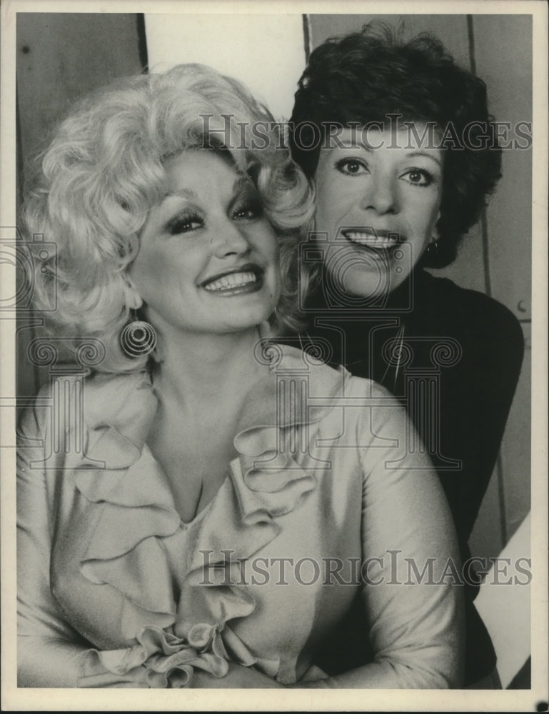 1979 Press Photo Dolly Parton and Carol Burnett for TV special - mjx59290- Historic Images