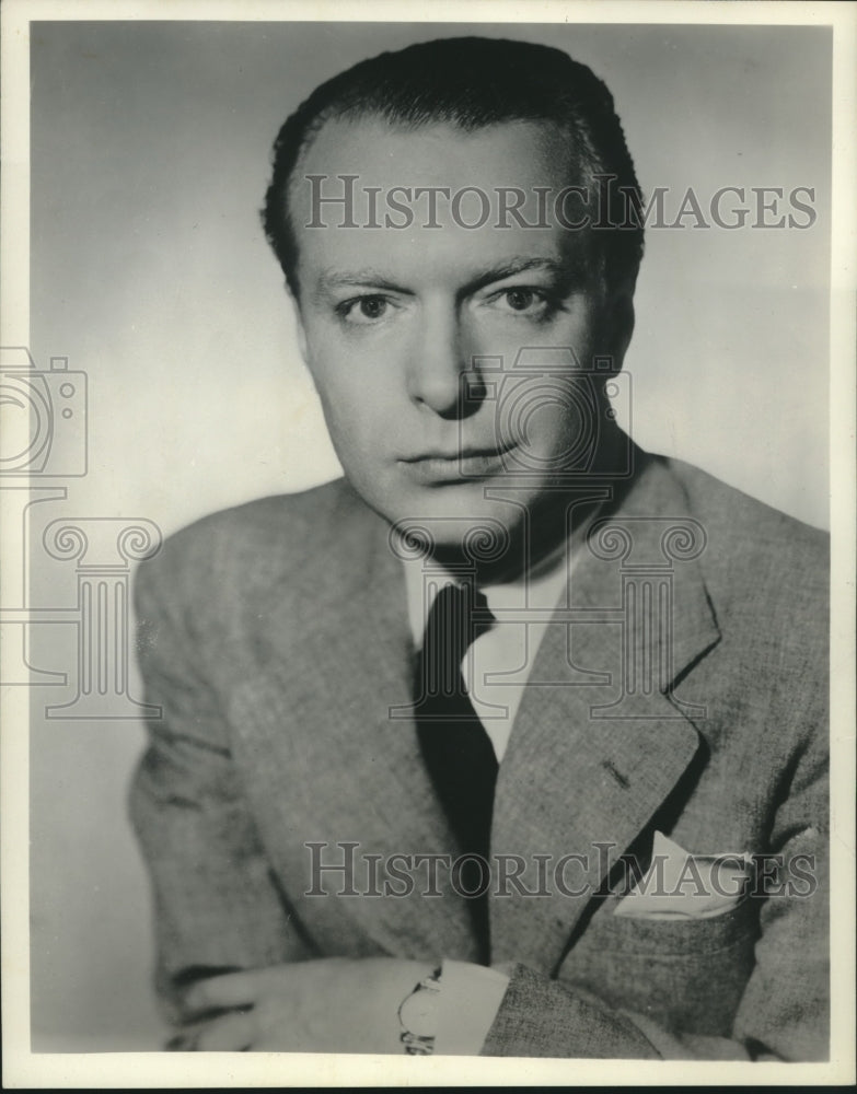 1944 Press Photo Staats Cotsworth narrates salutes to industry over Blue Network- Historic Images