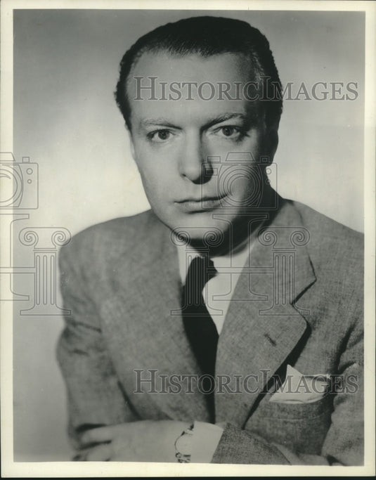 1944 Press Photo Staats Cotsworth narrates salutes to industry over Blue Network- Historic Images