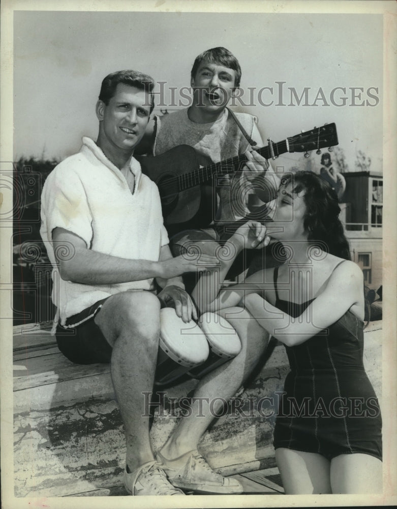 1962 Randy Boone, Ted Bessel, Ann Schuyler sing on the Ohio river.-Historic Images