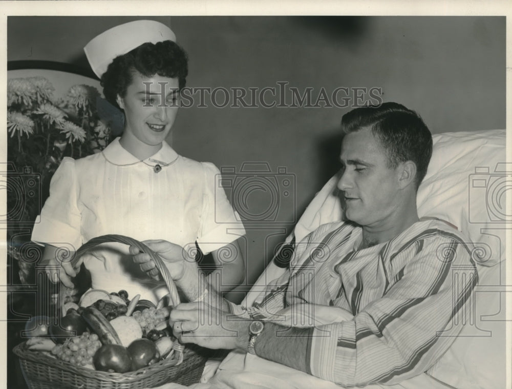 1954 Braves baseball pitcher Lew Burdette, Milwaukee Hospital, WI - Historic Images