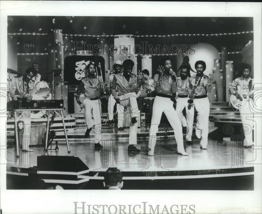 1982 Press Photo Members of the band "Kool & The Gang" on TV Show "Solid Gold" - Historic Images