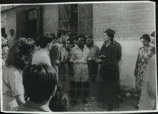 Press Photo Actress Ingrid Bergman with cast in "A Woman Called Golda" - Historic Images