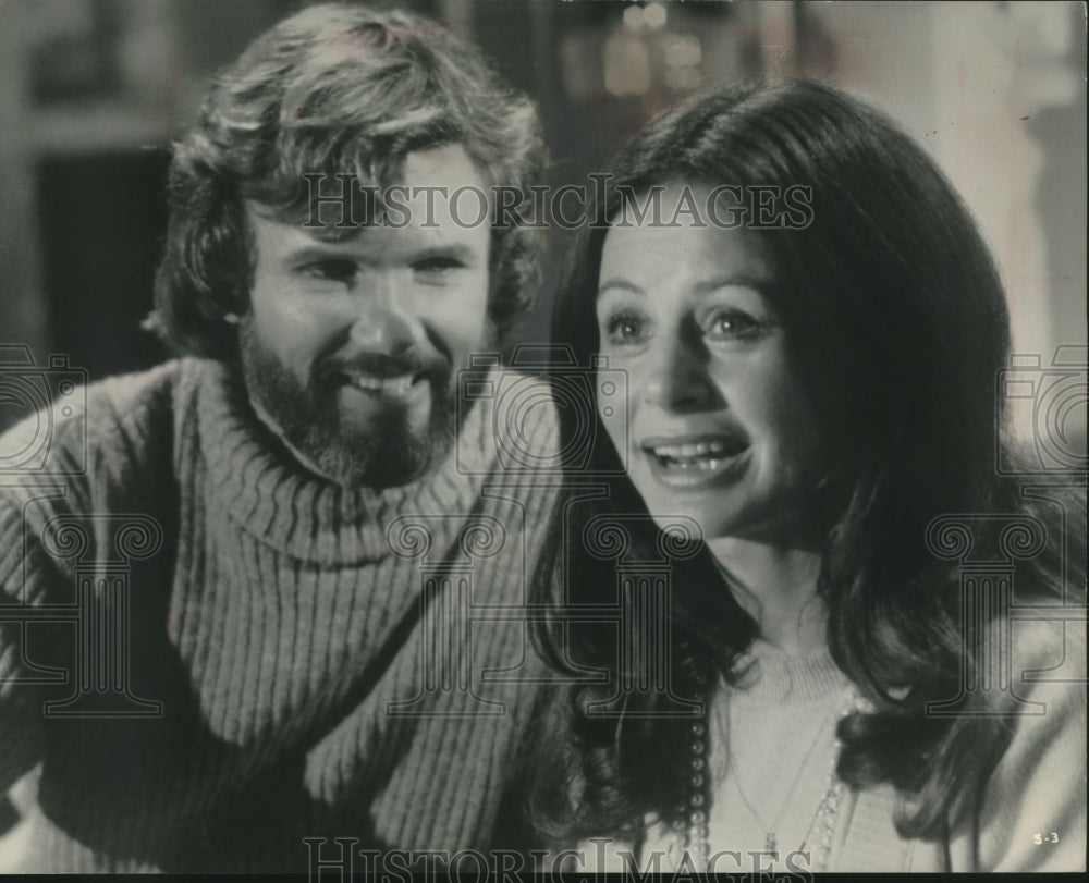 1976 Press Photo Kris Kristofferson With Sarah Miles In Scene From Movie - Historic Images