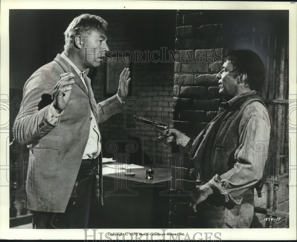 1970 Press Photo Frank Sinatra and George Kennedy act in &quot;Dirty Dingus Magee&quot; - Historic Images