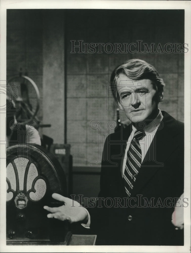1980 Press PhotoActor Hal Holbrook narrating a segment of the new "Omnibus"- Historic Images