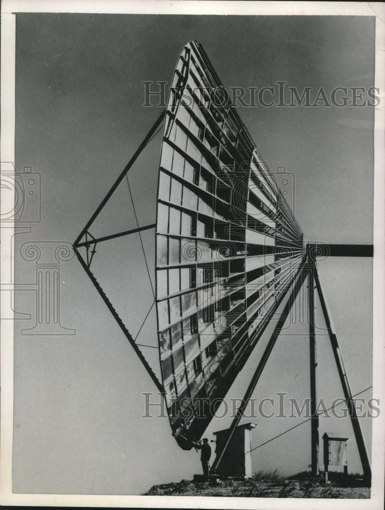 1955 60 foot experimental television antenna at Holmdel, New Jersey - Historic Images