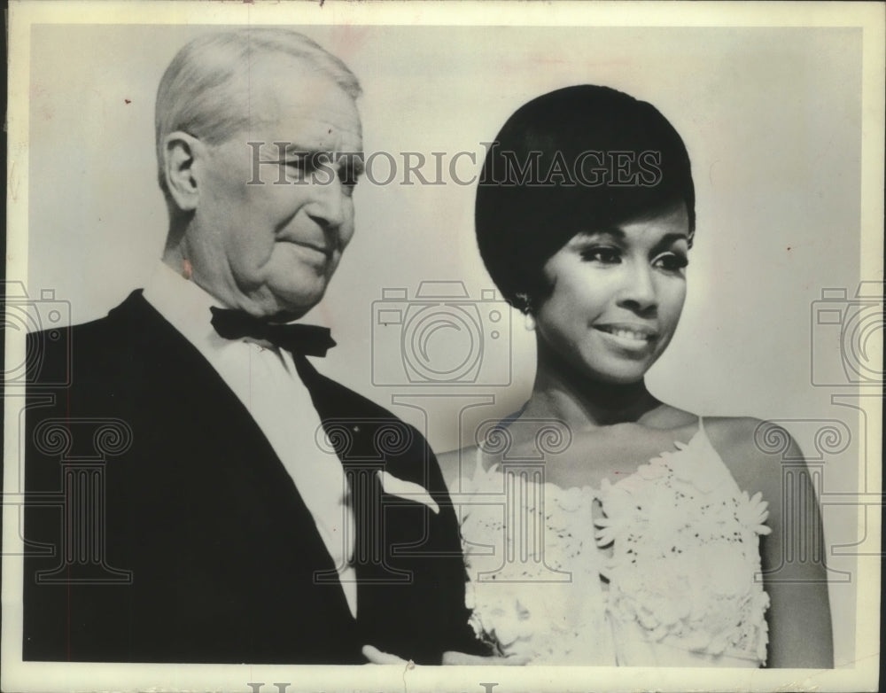 1967 Press Photo Diahann Carroll & Maurice Chevalier in "C'Est La Vie" on ABC-TV- Historic Images