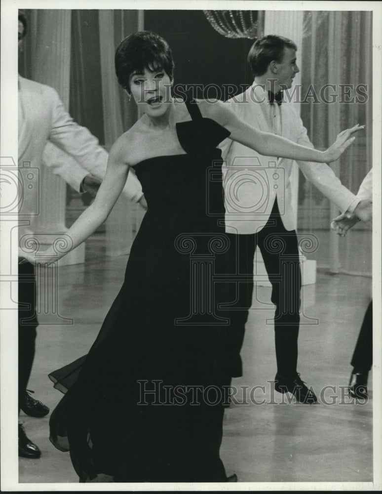 1967 Press Photo Polly Bergen sings and dances in &quot;The Andy Williams Show. - Historic Images