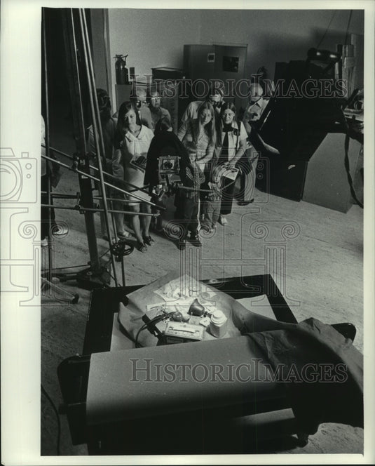 1976 Attendees of The Milwaukee Journal open house party - Historic Images