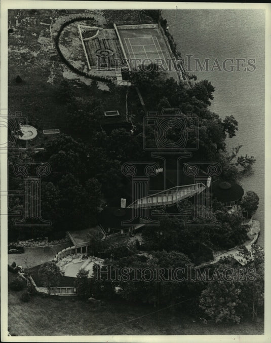 1977 Press Photo Country Singer Johnny Cash Home on Old Hickory Lake, Tennessee - Historic Images