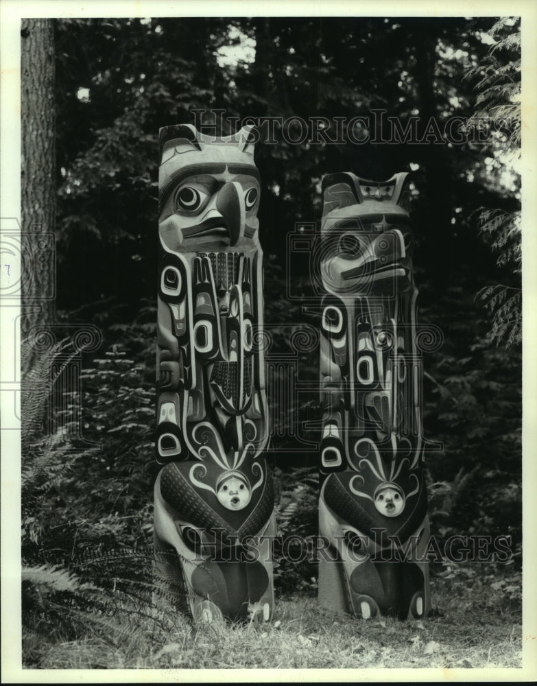 1991 Hand carved totem poles from Neiman Marcus. - Historic Images