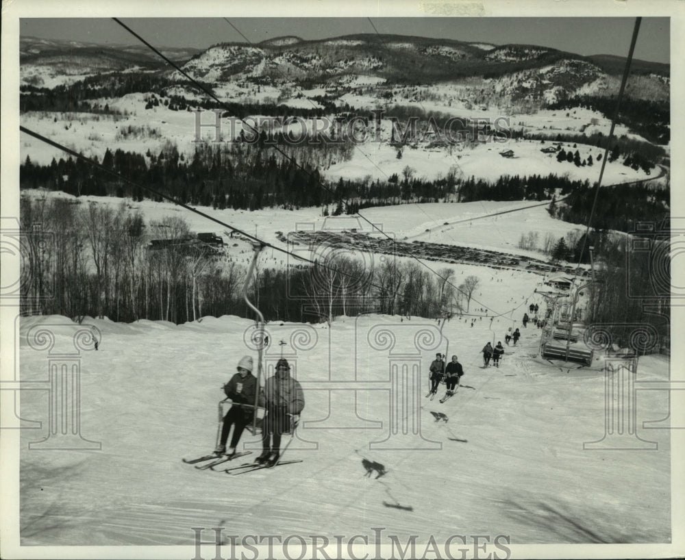 1969 Press Photo Chairlift at Piedmont in the Laurentians north of Montreal - Historic Images