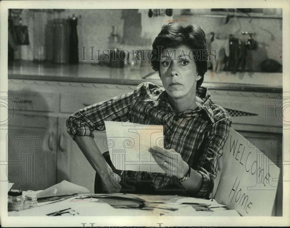 1979 Carol Burnett plays farmer's wife in "Friendly Fire" - Historic Images