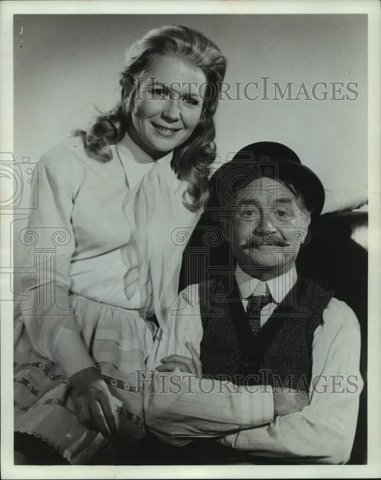 1971 Press Photo Juliet Mills With John Mills - Historic Images
