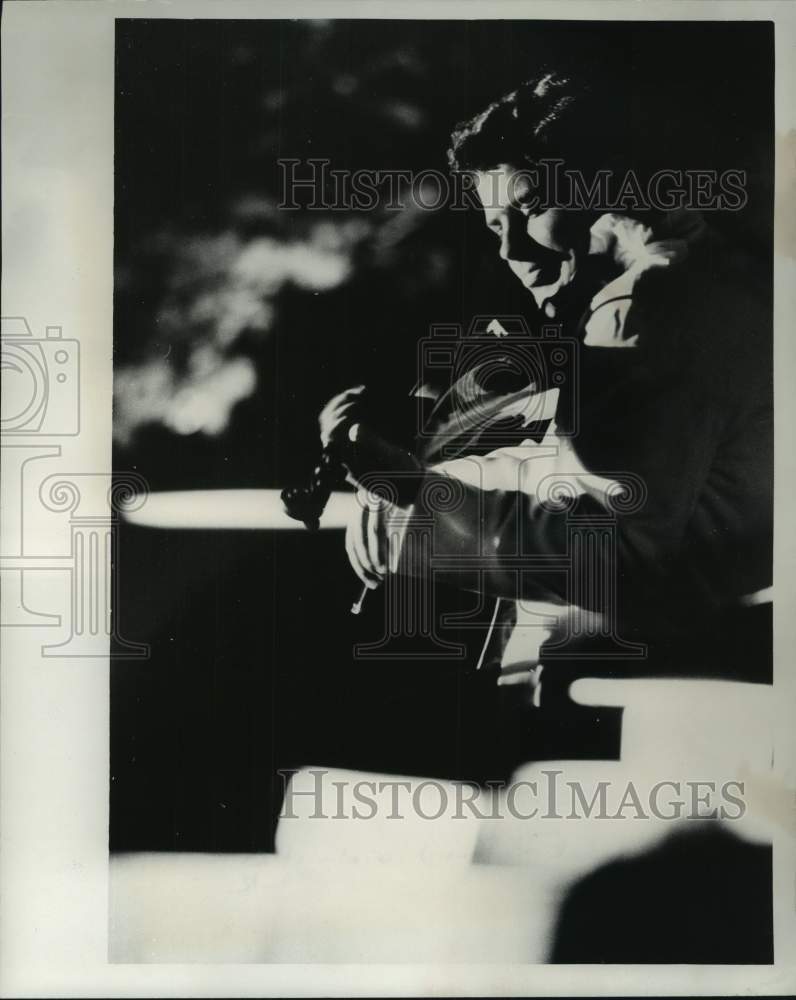 1966 Press Photo Itahak Perlman Plays Violin At Washington Park - Historic Images