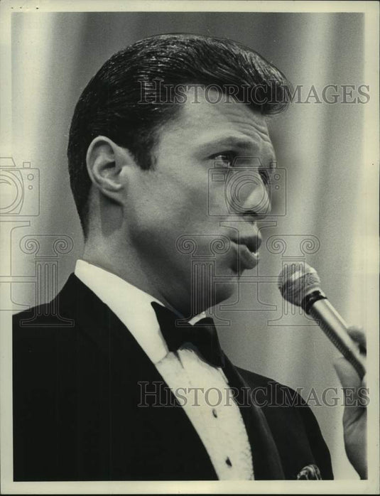 1965 Press Photo Steve Lawrence stars in "The Steve Lawrence Show" on CBS - Historic Images