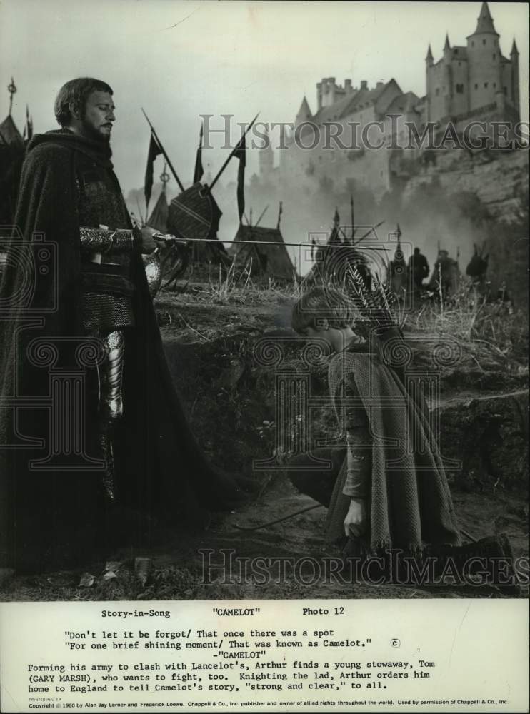 1960 Press Photo Richard Harris &amp; Gary Marsh in &quot;Camelot&quot; - Historic Images