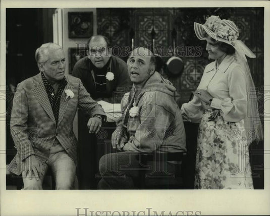 1976 Press Photo Actors on "The Mary Tyler Moore Show" on CBS Television - Historic Images