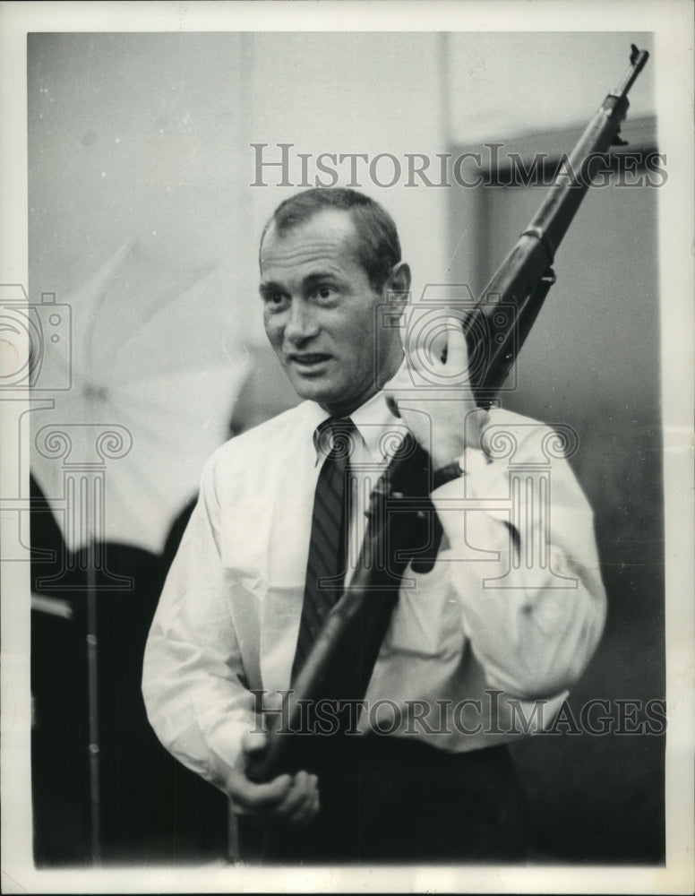 1961 New York-Darren McGavin armed at rehearsal for a Broadway play. - Historic Images