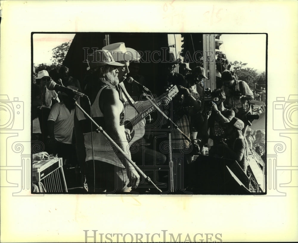 1980 Press Photo Willie Nelson at his picnic on the 4th of July. - Historic Images