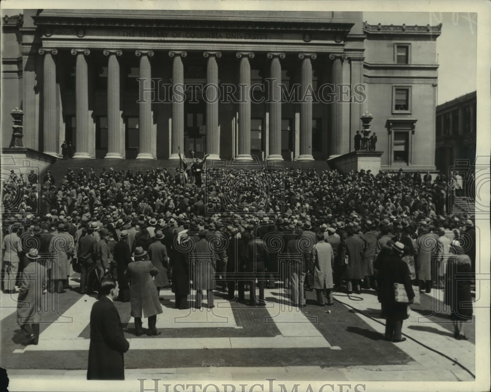 1932 Press Photo Columbia students protest Ousting of editor. - mjx65986- Historic Images