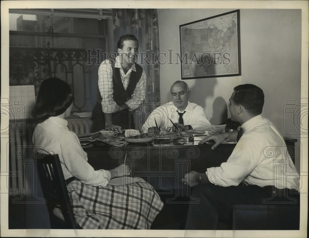 1959 Press Photo Janet Berk, Pat Boone, Jack Spina, Len Gochman have meeting.- Historic Images