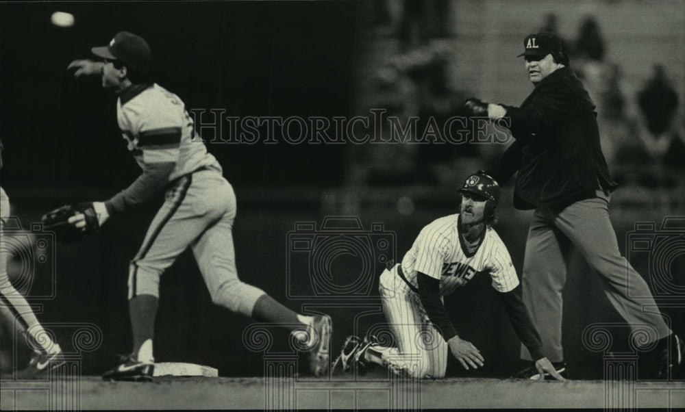 1986 Umpire Ken Kaiser signaled that Robin Yount was out. - Historic Images