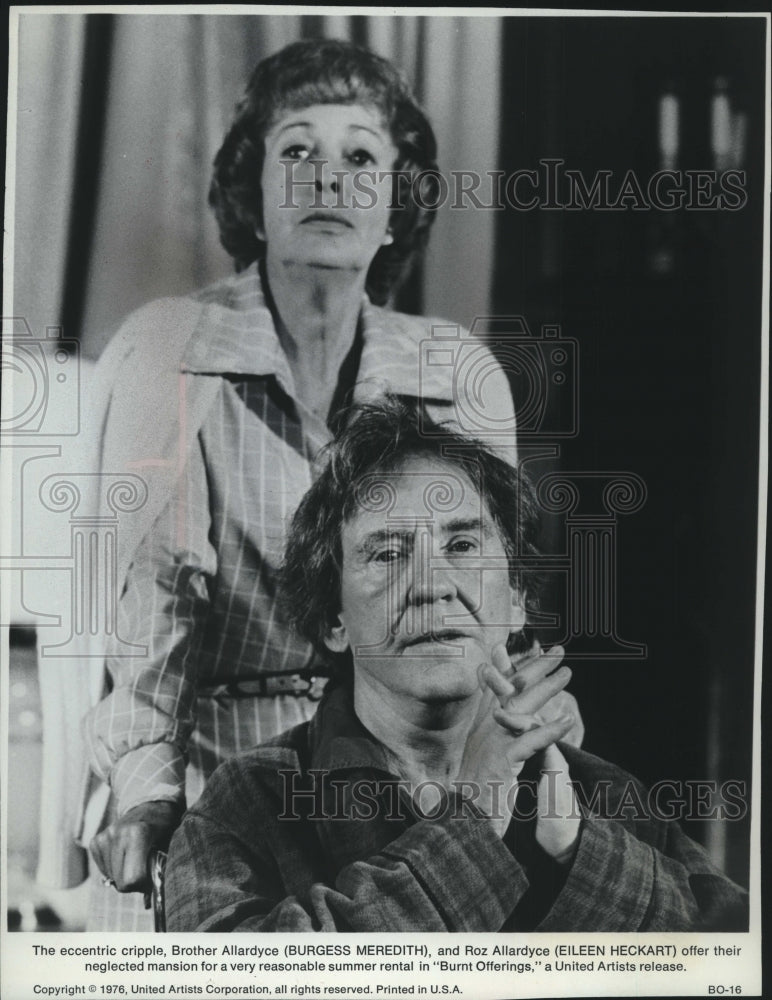 1976 Press Photo Eileen Heckart and Burgess Meredith in &quot;Burnt Offerings&quot;.- Historic Images