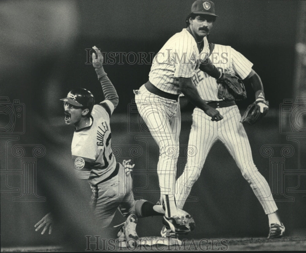 1985 Press Photo Chicago&#39;s Ozzie Guillen &amp; Milwaukee Brewers Ed Romero - Historic Images