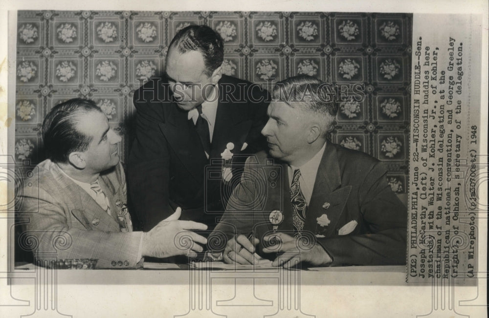 1948 Wisconsin Politicians Huddle at Convention in Philadelphia - Historic Images