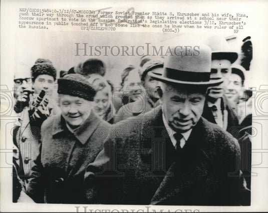 1967 Former Soviet Premier Nikita Khrushchev and wife Nina mobbed - Historic Images