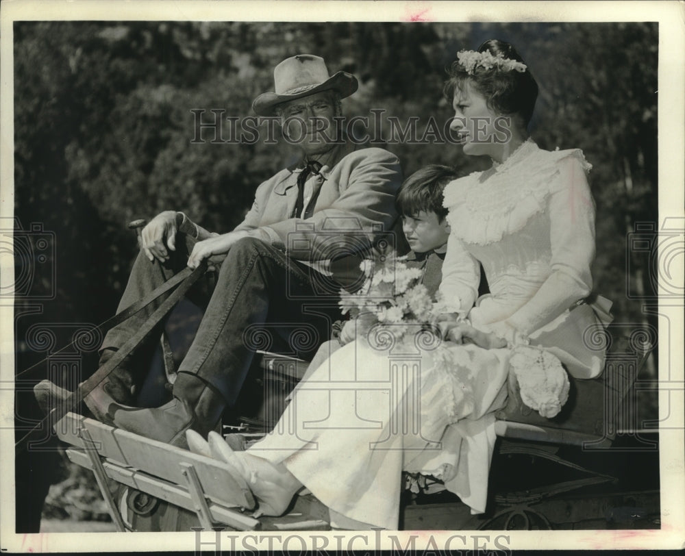 1964 Press Photo Buddy Ebsen, Lois Nettleton &amp; Jimmy Mathers in Mail Order Bride- Historic Images