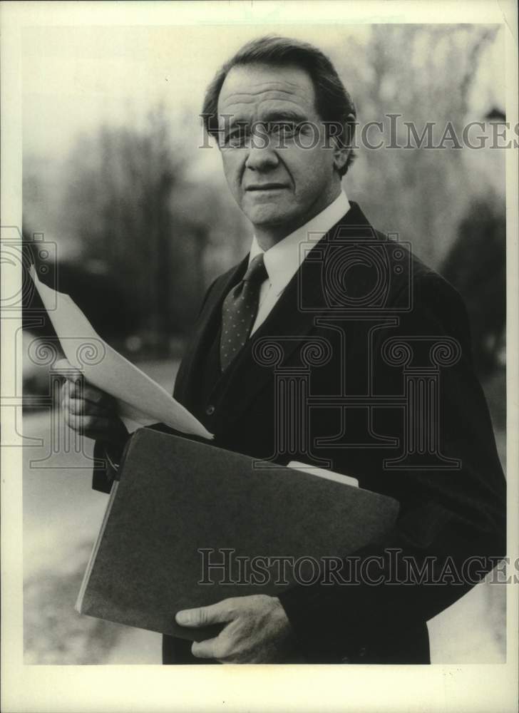 1988 Press Photo Richard Crenna stars in "A Case of Deadly Force" - mjx68275- Historic Images