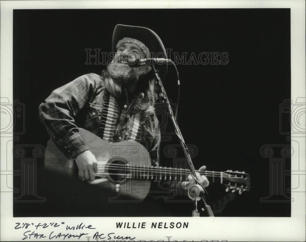 1981 Press Photo Singer Willie Nelson - mjx68667 - Historic Images