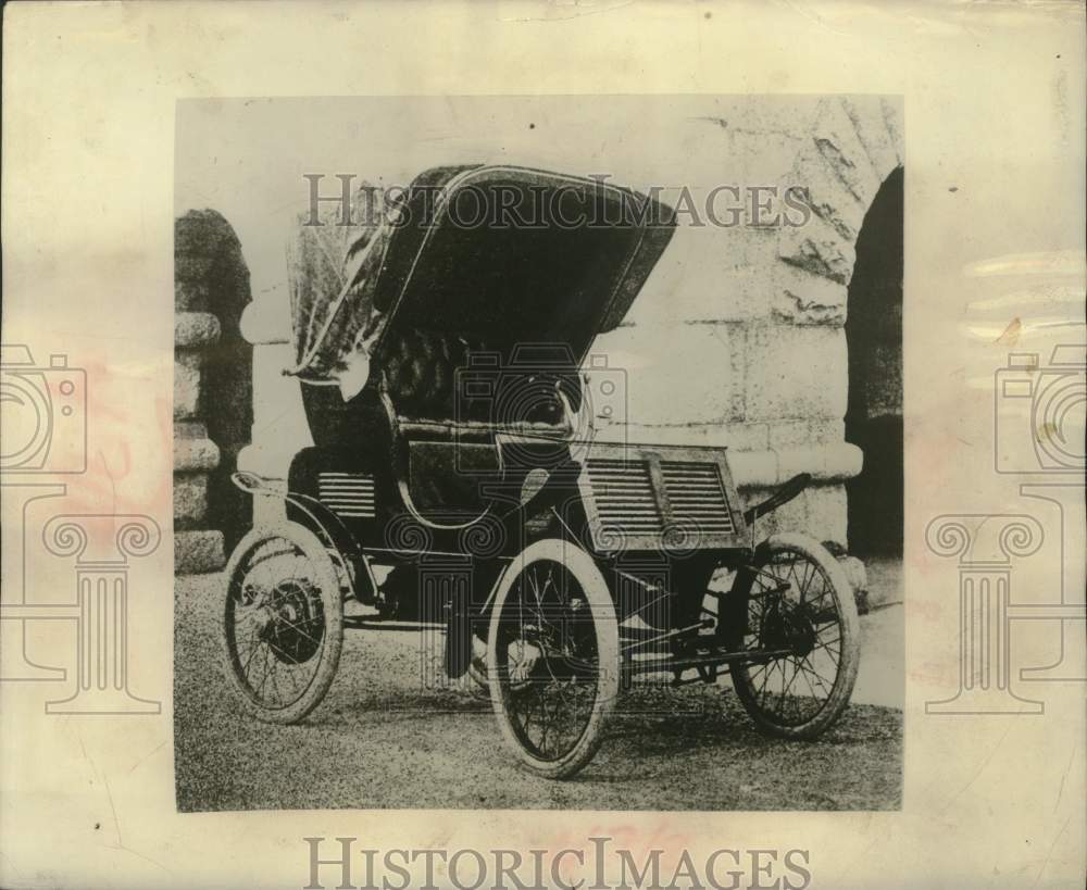 1900 Press Photo 1900 Rambler at the first national auto show, New York- Historic Images