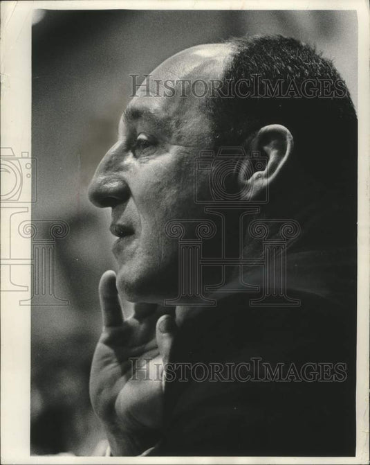 1966 Warren Spahn at the Pfister Hotel, Milwaukee - Historic Images