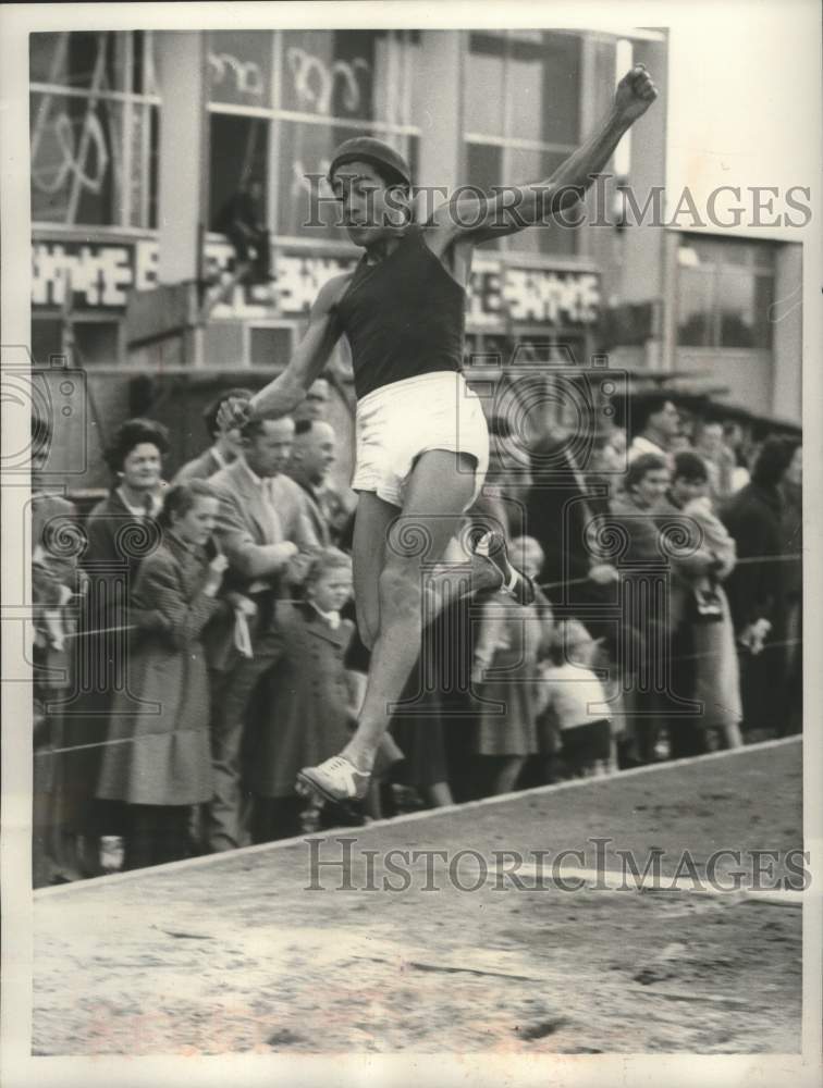 1956 Press Photo Russian Evguenii Tchen practiced for Olympic event - mjx69664- Historic Images