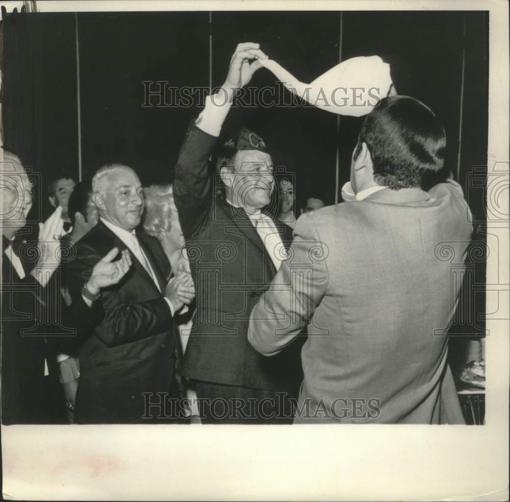 1968 Press Photo Frank Sinatra Celebrates 53rd Birthday at Caesar's Palace - Historic Images