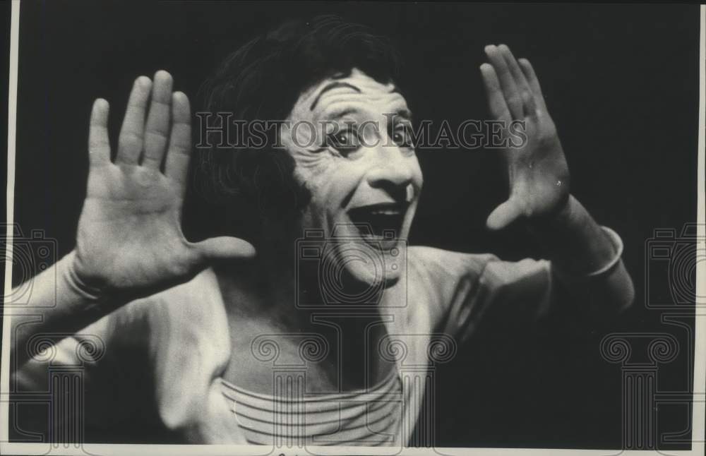 1976 Press Photo Pantomime artist Marcel Marceau appears in Milwaukee - Historic Images