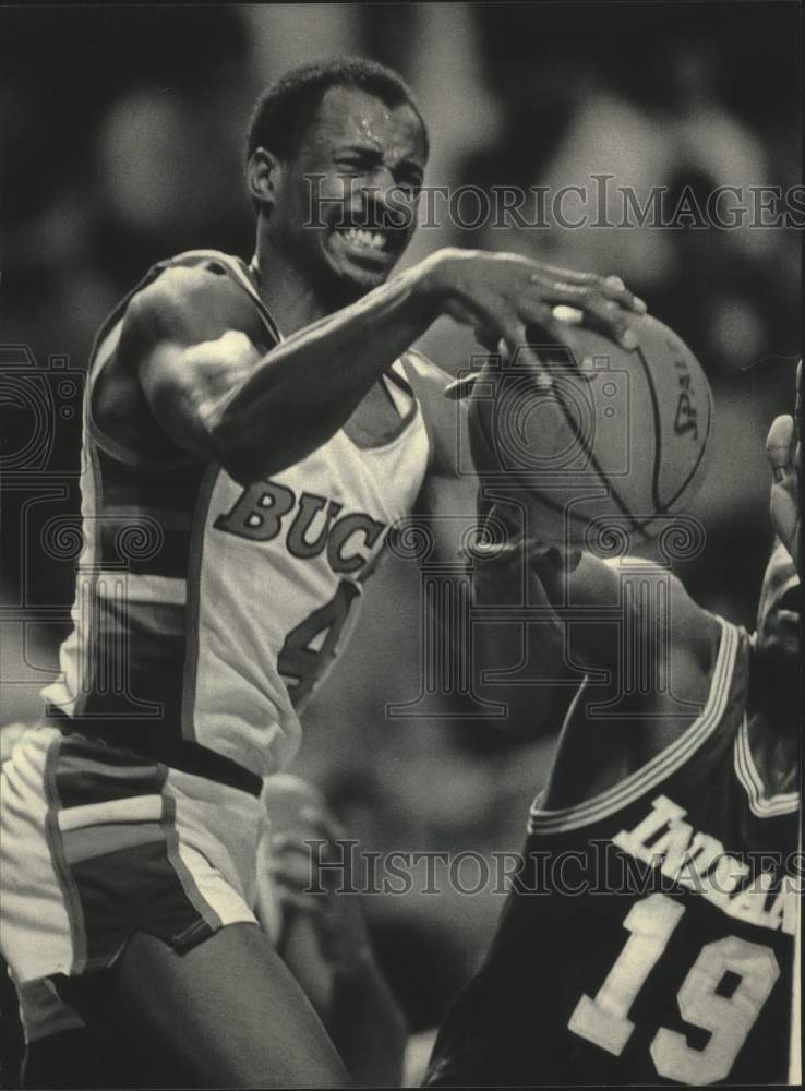 1984 Press Photo Sidney Moncrief and the Bucks battled to a title - mjx70408- Historic Images
