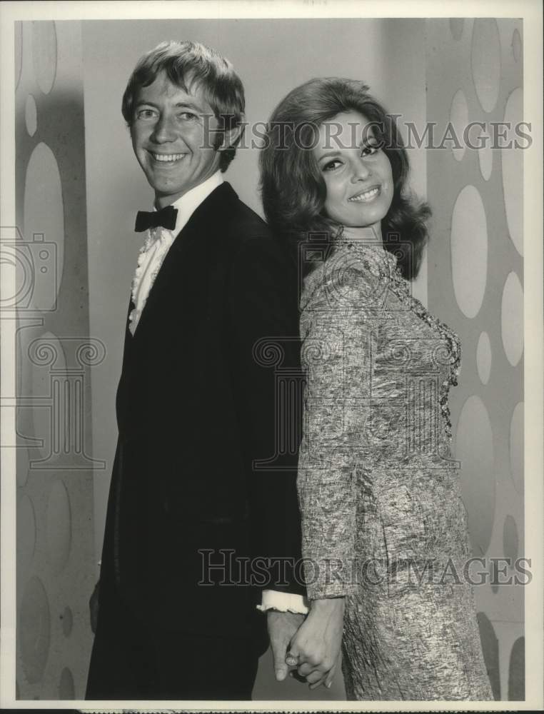 1967 Press Photo Singers Noel Harrison and Abbe Lane from &quot;Spotlight&quot;- Historic Images