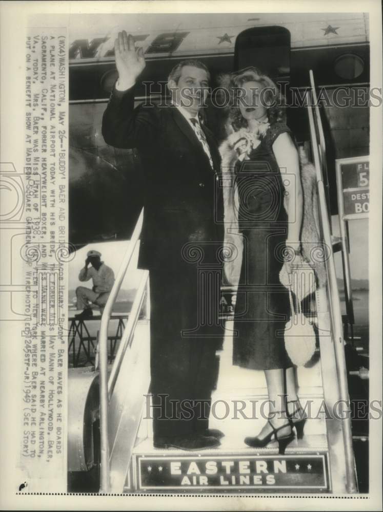1949 Press Photo "Buddy" Baer former boxer and bride boarding plane, Washington.- Historic Images