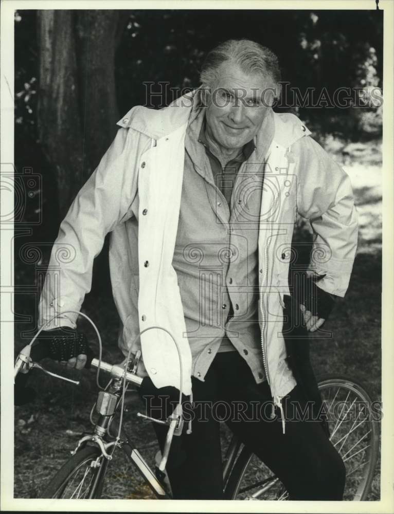 1986 Press Photo Richard Kiley stars in &quot;A Year in the Life&quot; on NBC - mjx70815- Historic Images