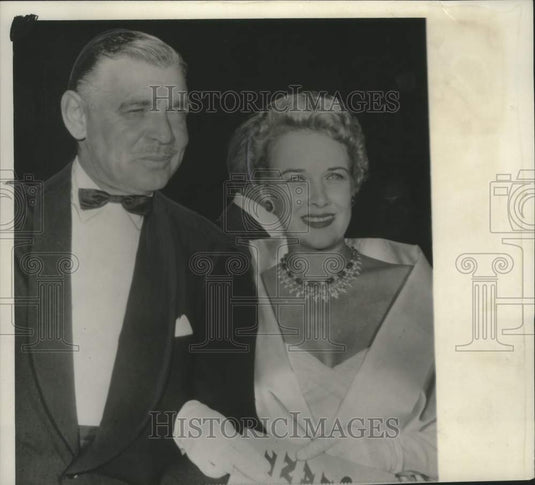 1956 Mr. and Mrs. Clark Gable at Hollywood's premiere of "Giant" - Historic Images