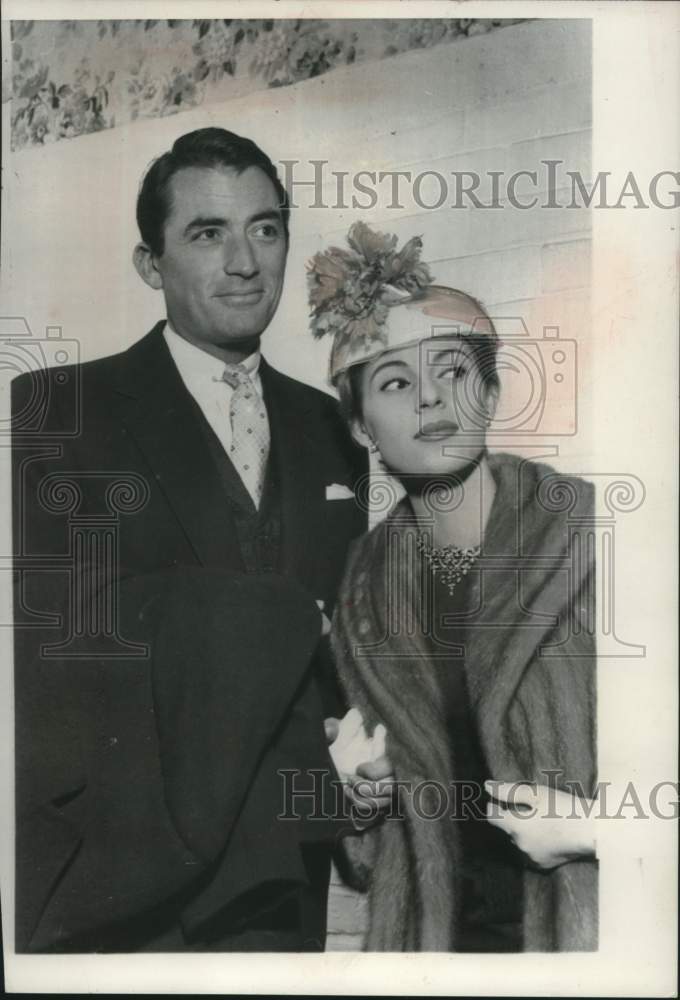 1950 Press Photo Actor Gregory Peck & his wife Veronique Passani - mjx72036 - Historic Images