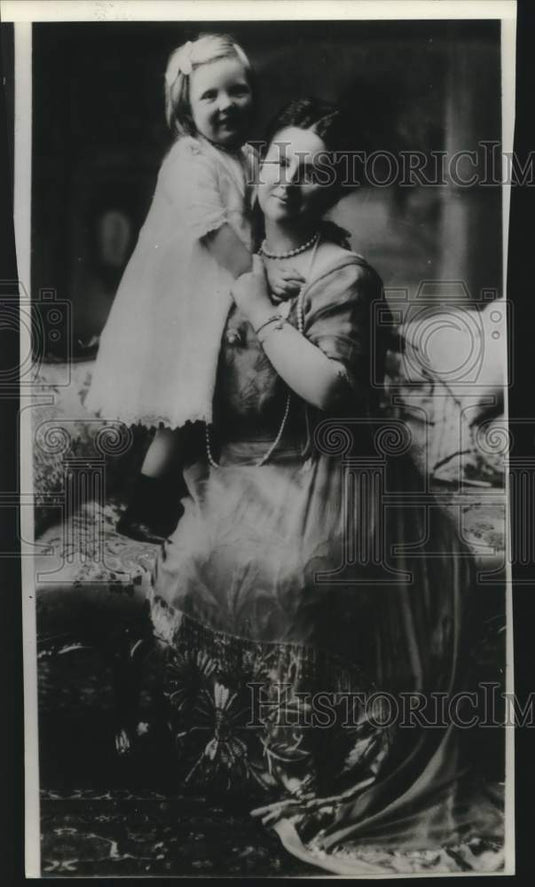 1940 Press Photo Queen Wilhelmina of Holland with Princess Juliana - Historic Images