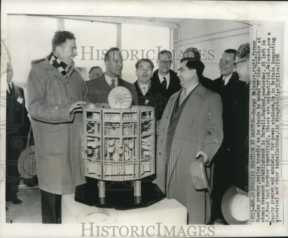 1956 Georgi Malenkov And Others With Model Dido Reactor In England - Historic Images